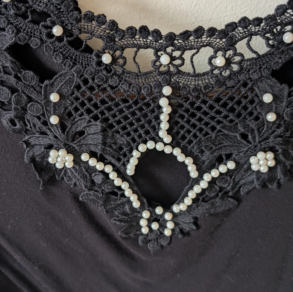 Top Chic pearl and lace embellished black short sleeve party top. Size Large - Picture 11 of 12